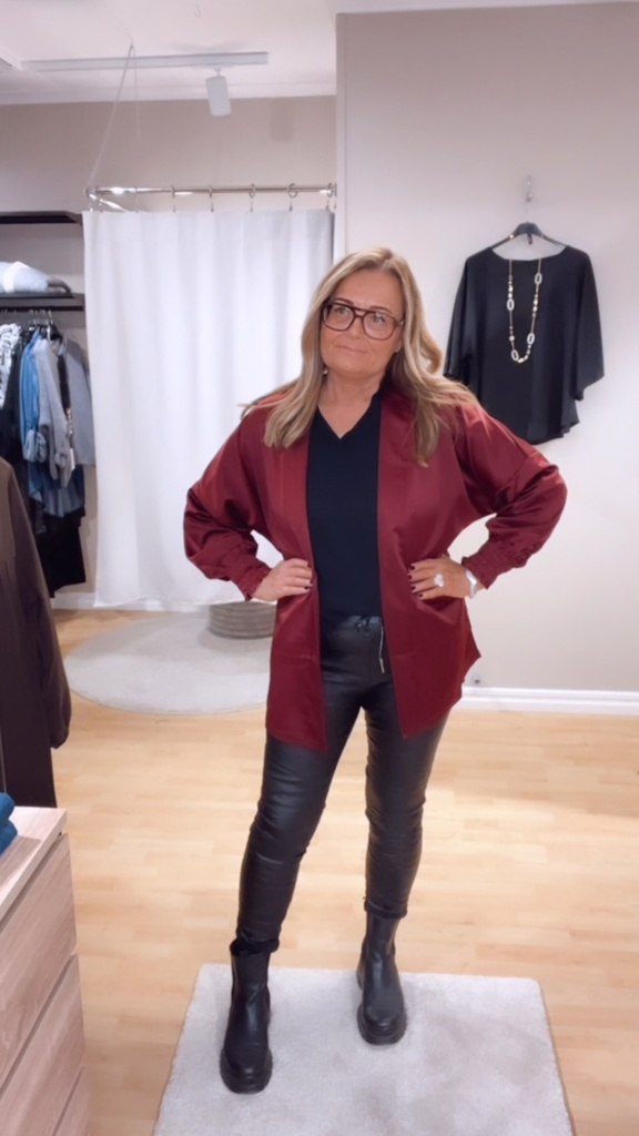 Kajsa kort kaftan, Glansig Vinröd